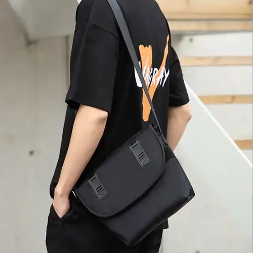 Modern Black Crossbody Bag with Sleek Design and Adjustable Strap